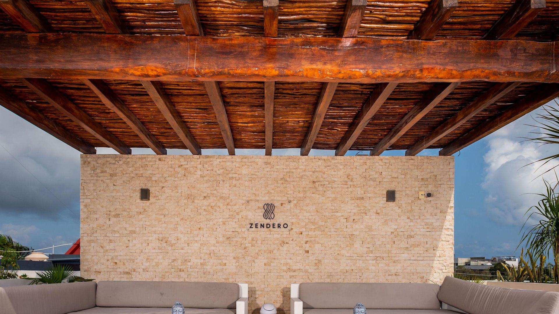 Zendero Hotel 4*
