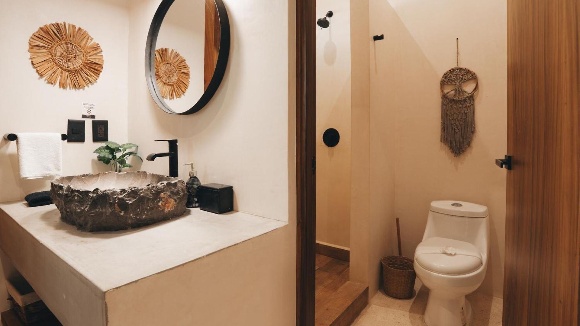 Stylish 3bd3ba In Tulum's Neighborhood