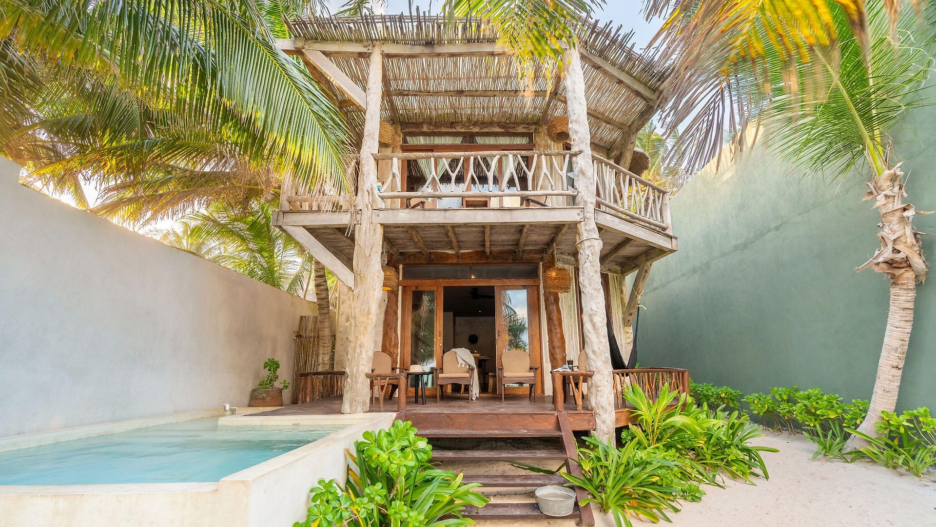 Casa Ganesh Beachfront Hotel