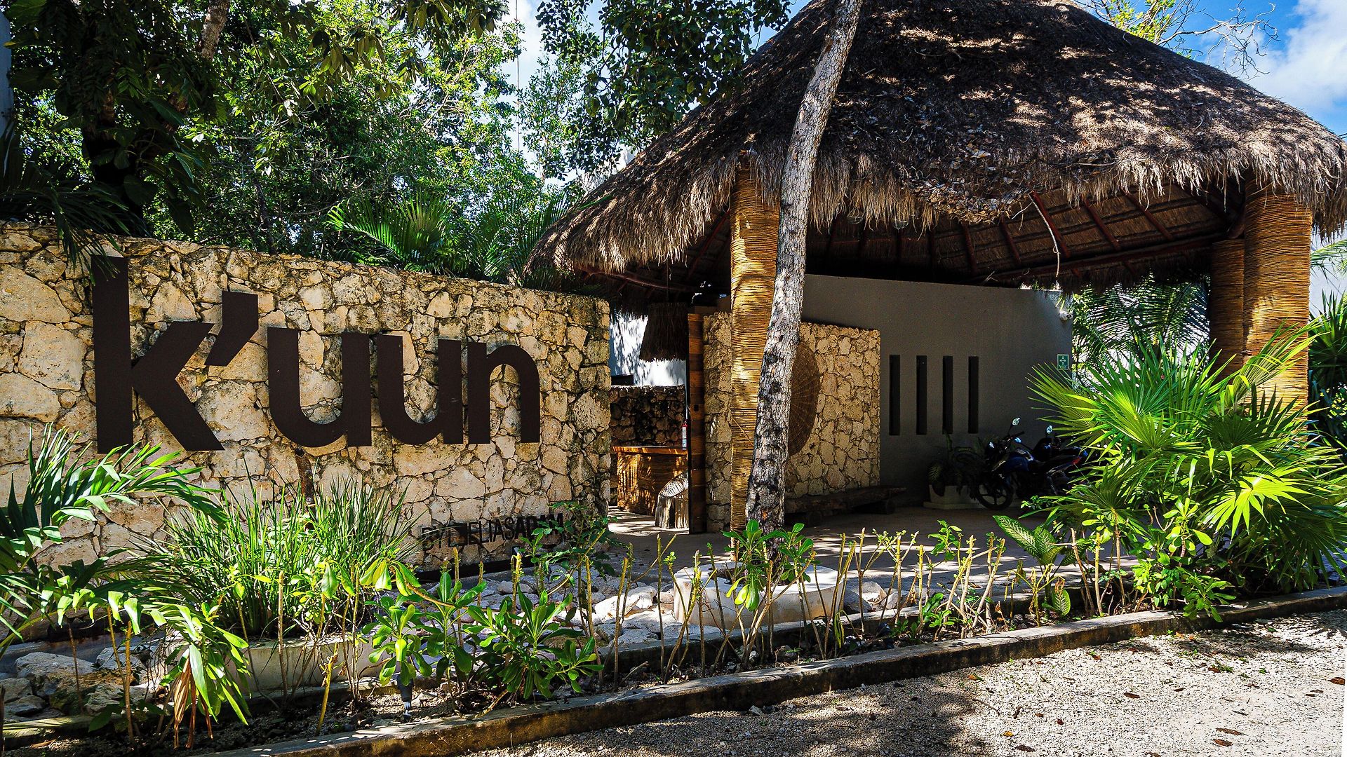 Kuun Taak Hotel