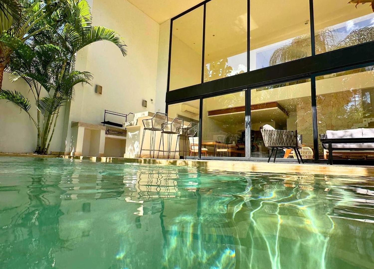 Spectacular 4br Style With Concierge And Secluded Pool
