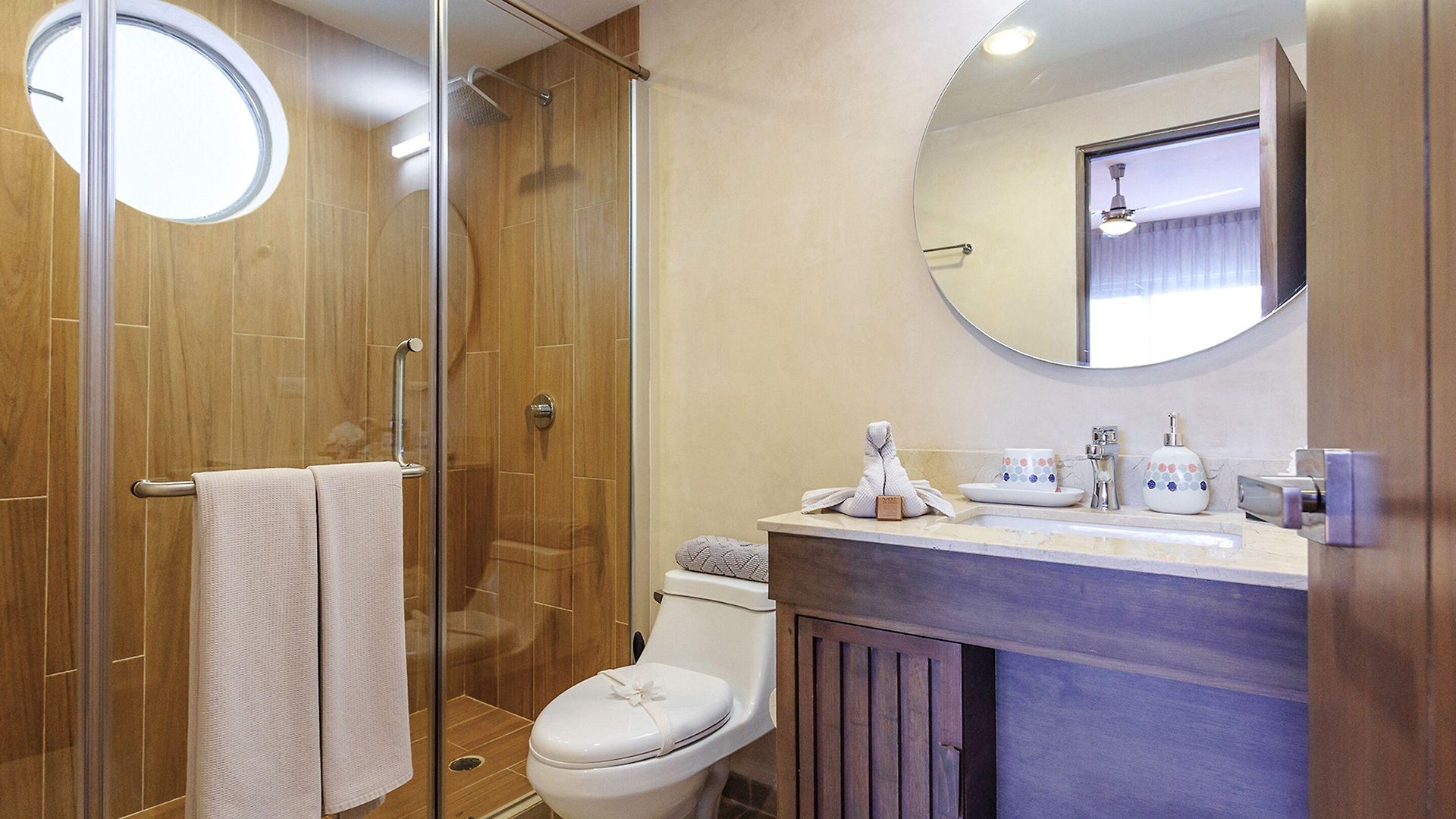 Charming Nature-inspired With Sultry Surroundings By Stella Apartment *