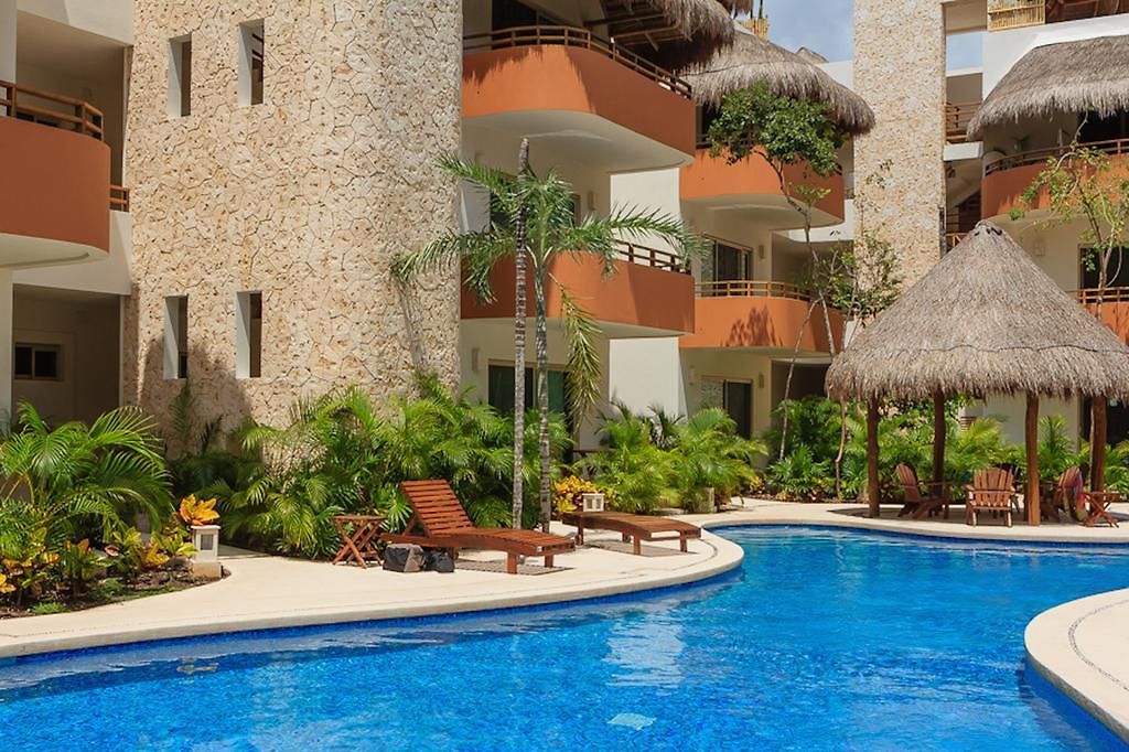 Perfectly Situated Between The Beach & Town By Stella Apartment