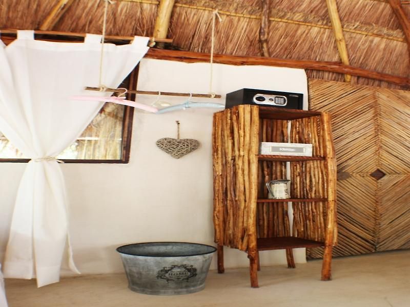 Maya Y Cenote