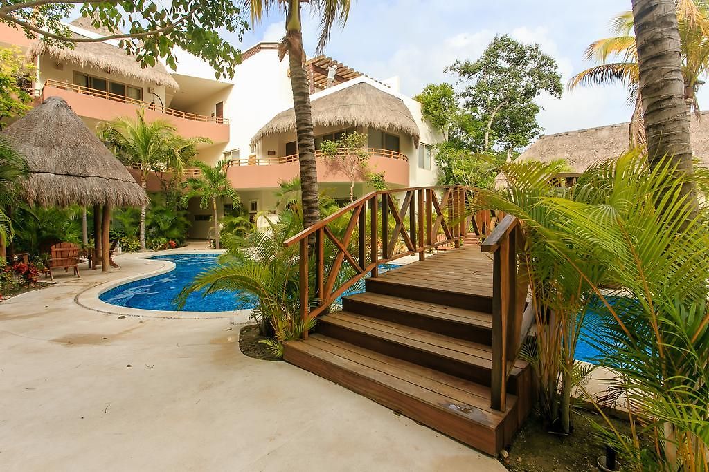 Complex With An Alluring Pool & Tropical Vibes By Stella Rentals!