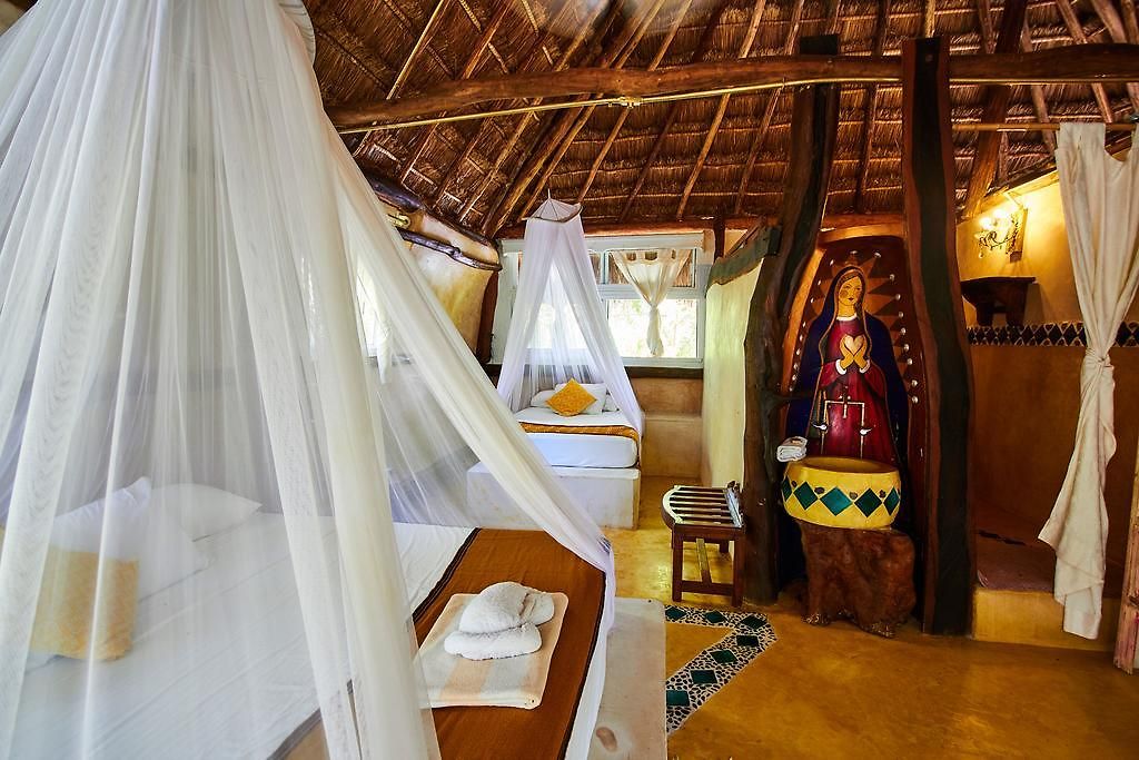Lamar Front And Pool Hotel 3*