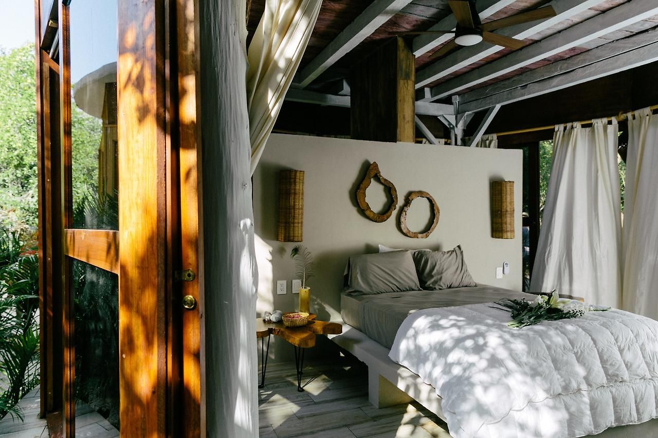 Mamasan Treehouses & Hotel 4*