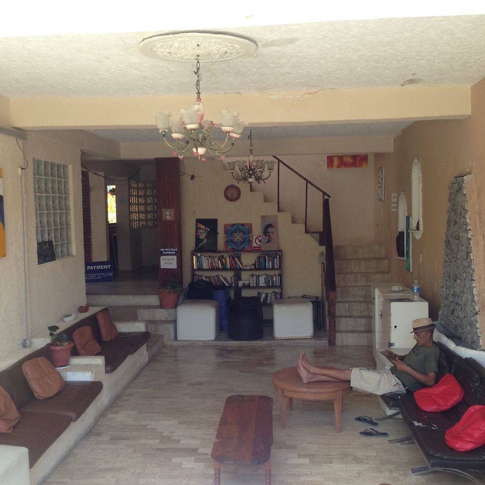 Weary Traveler Hostel *