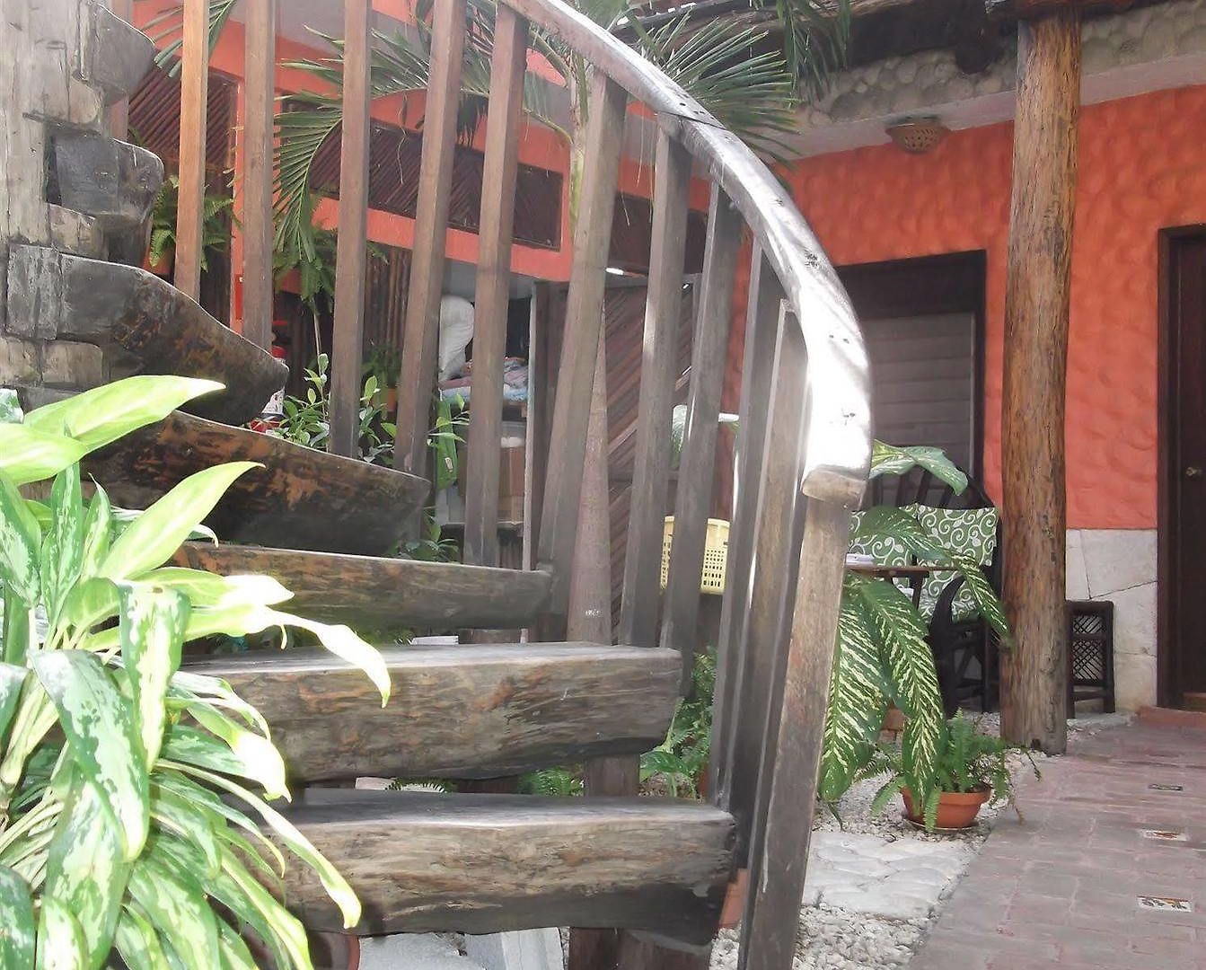 L Hotelito