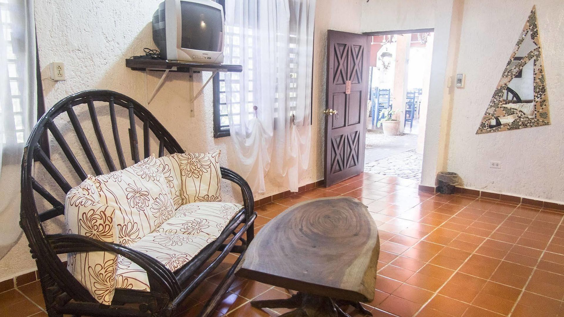L Hotelito 3*
