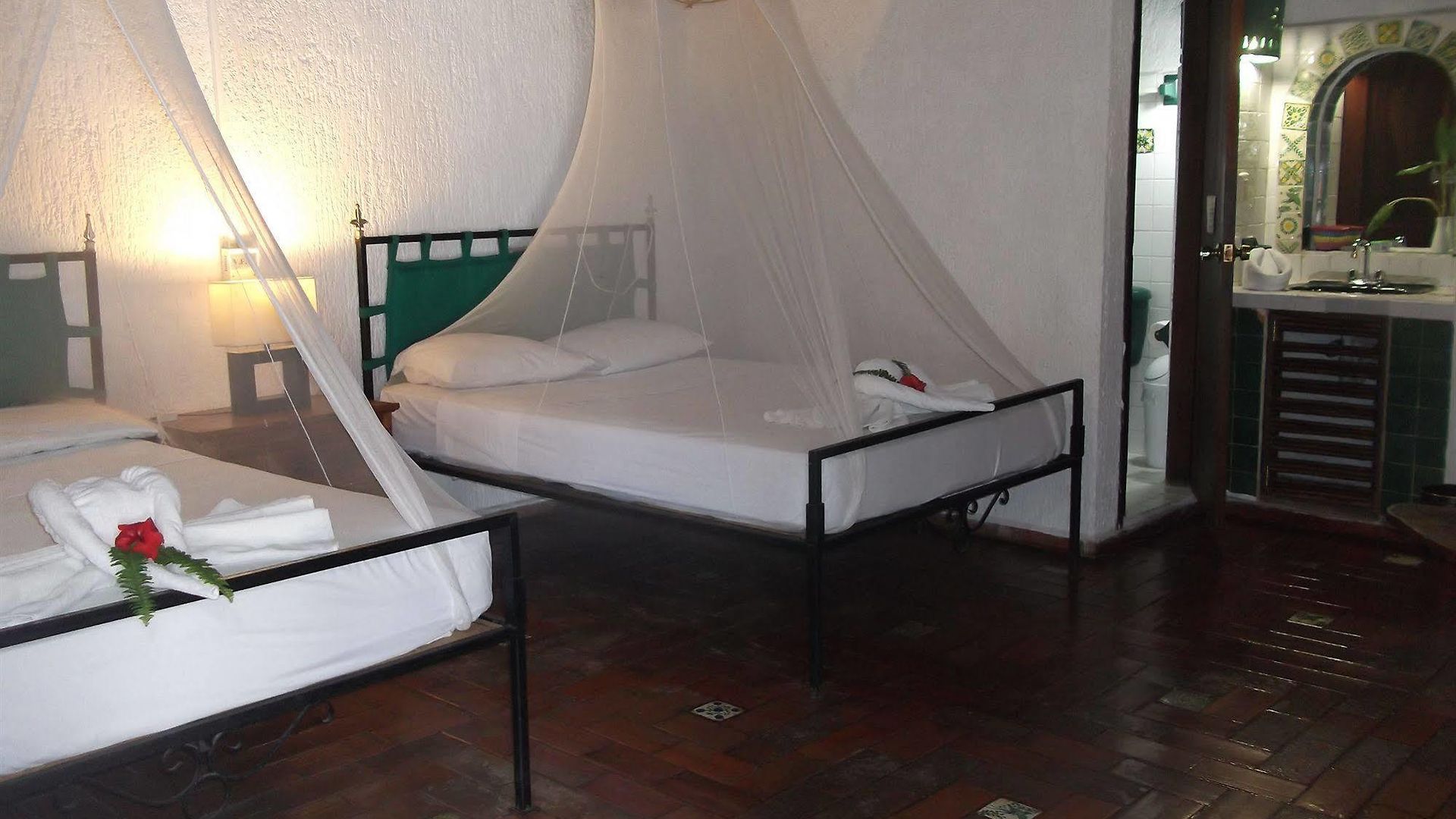 L Hotelito