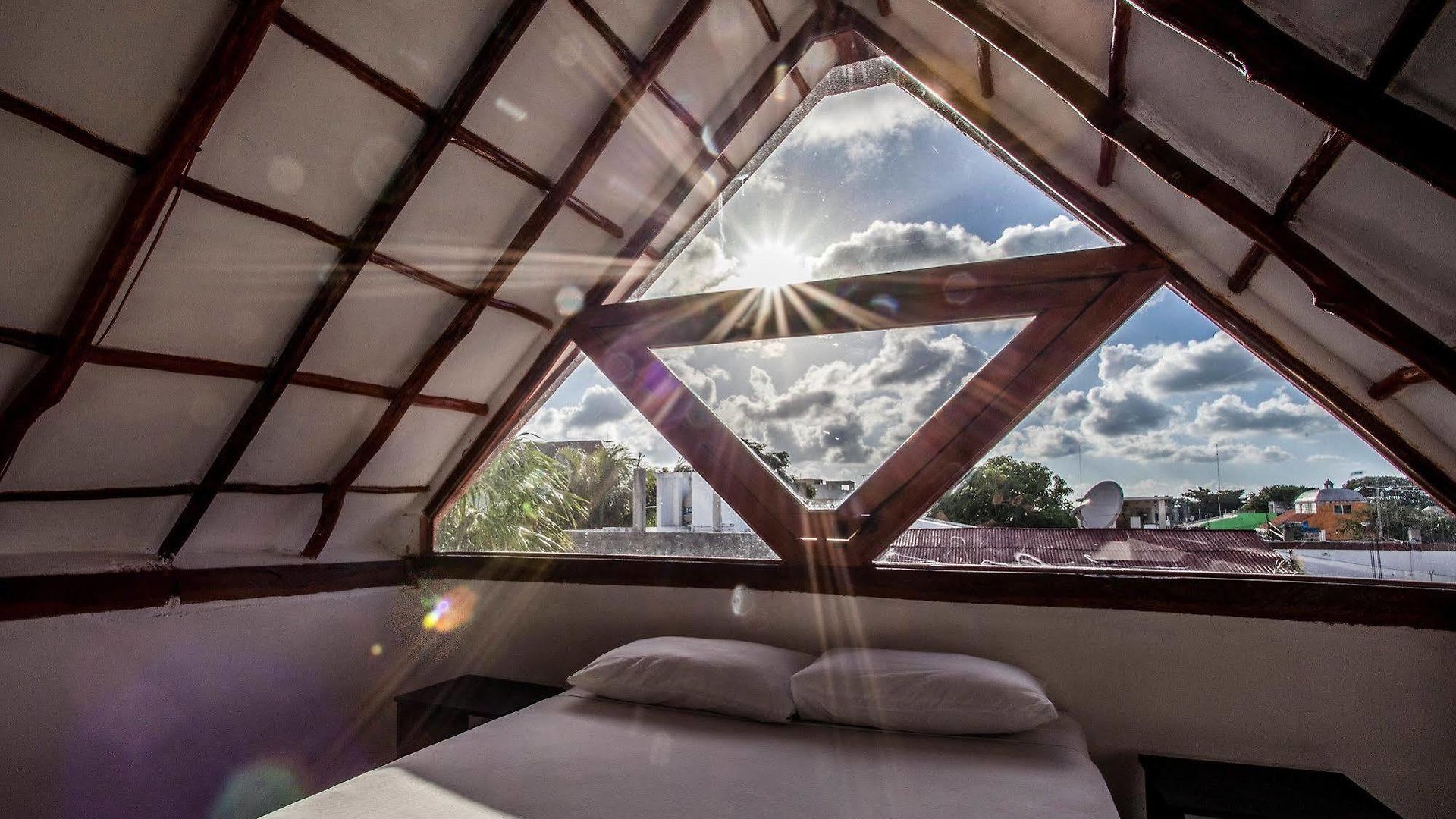 Babel Hostel *
