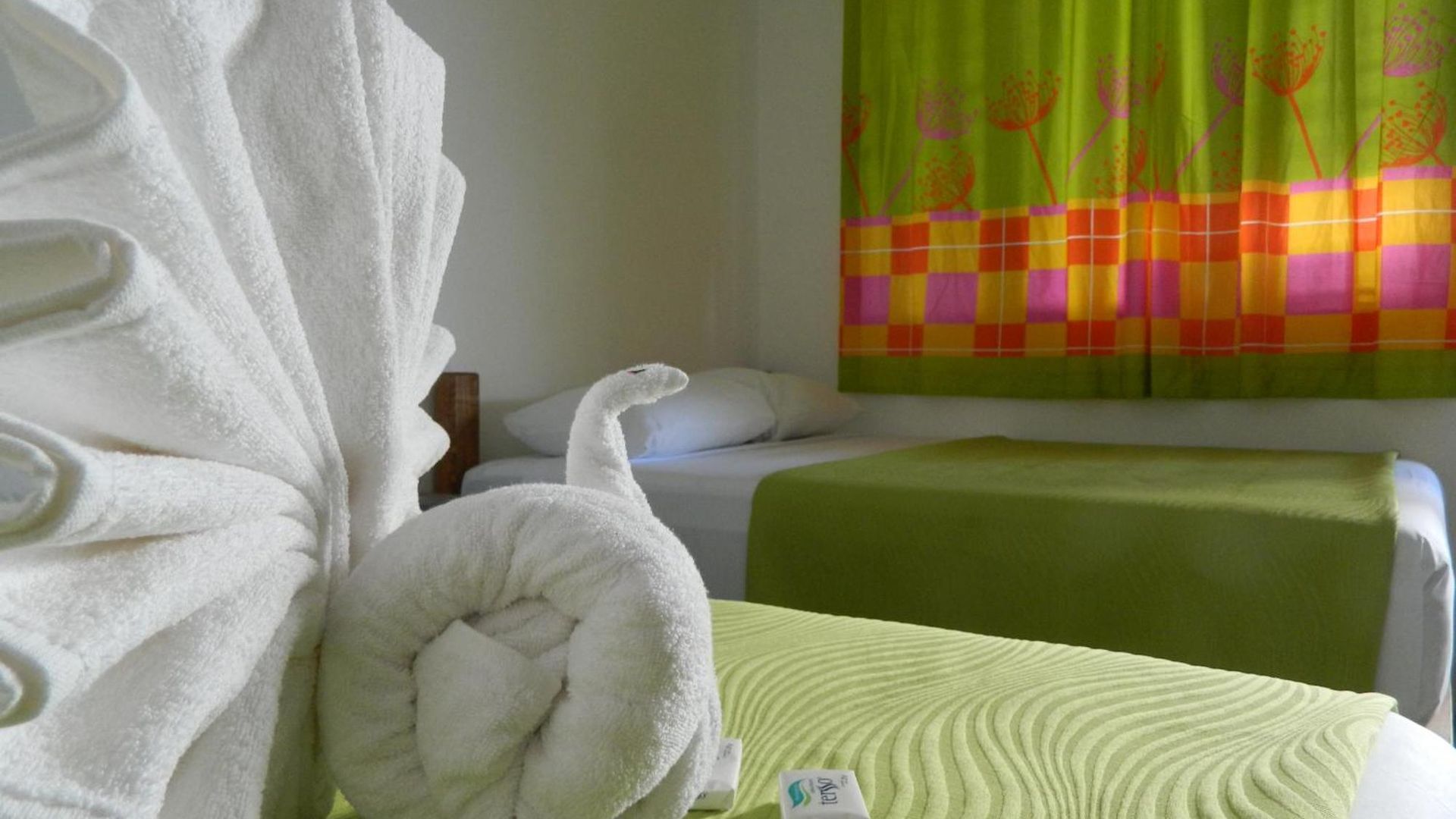 Hostal Emotion Avenida & *