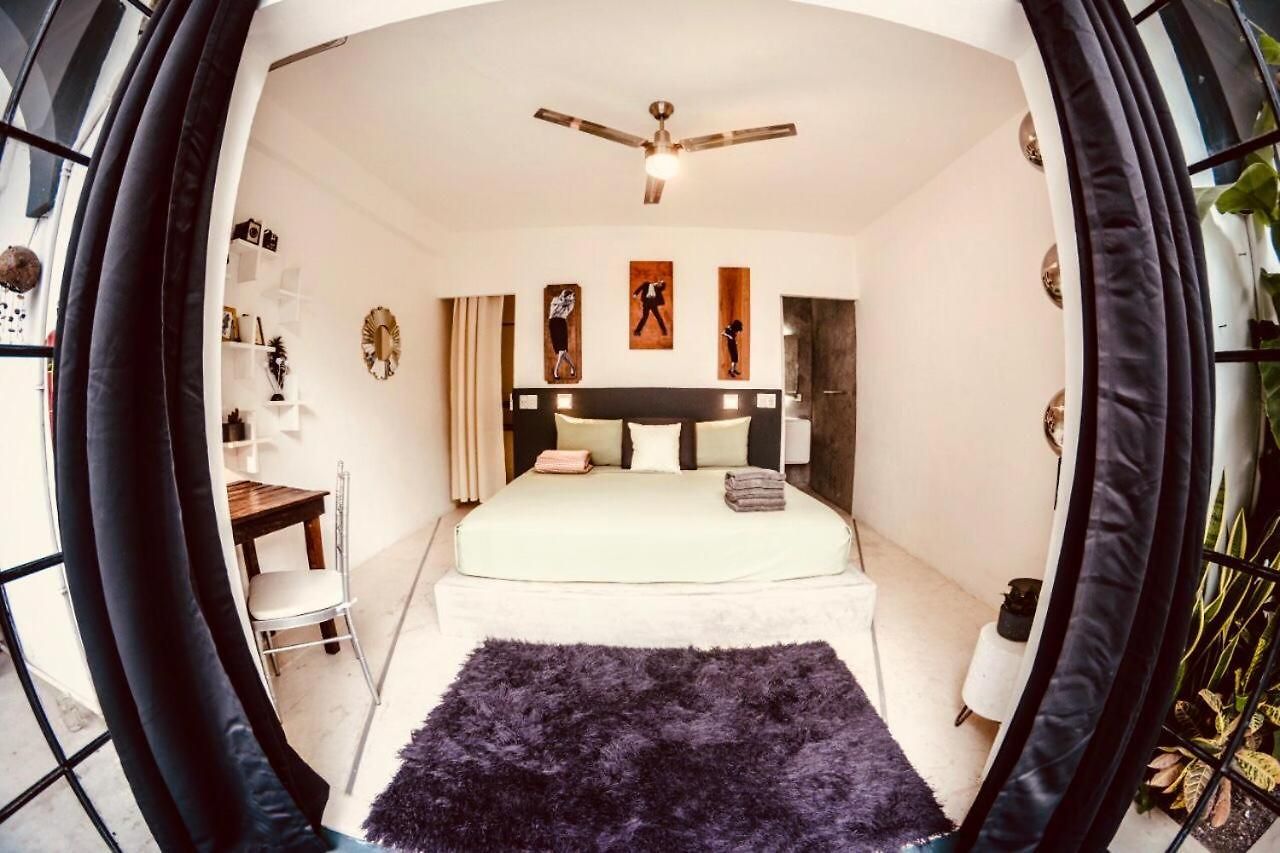 Radio Hotel *
