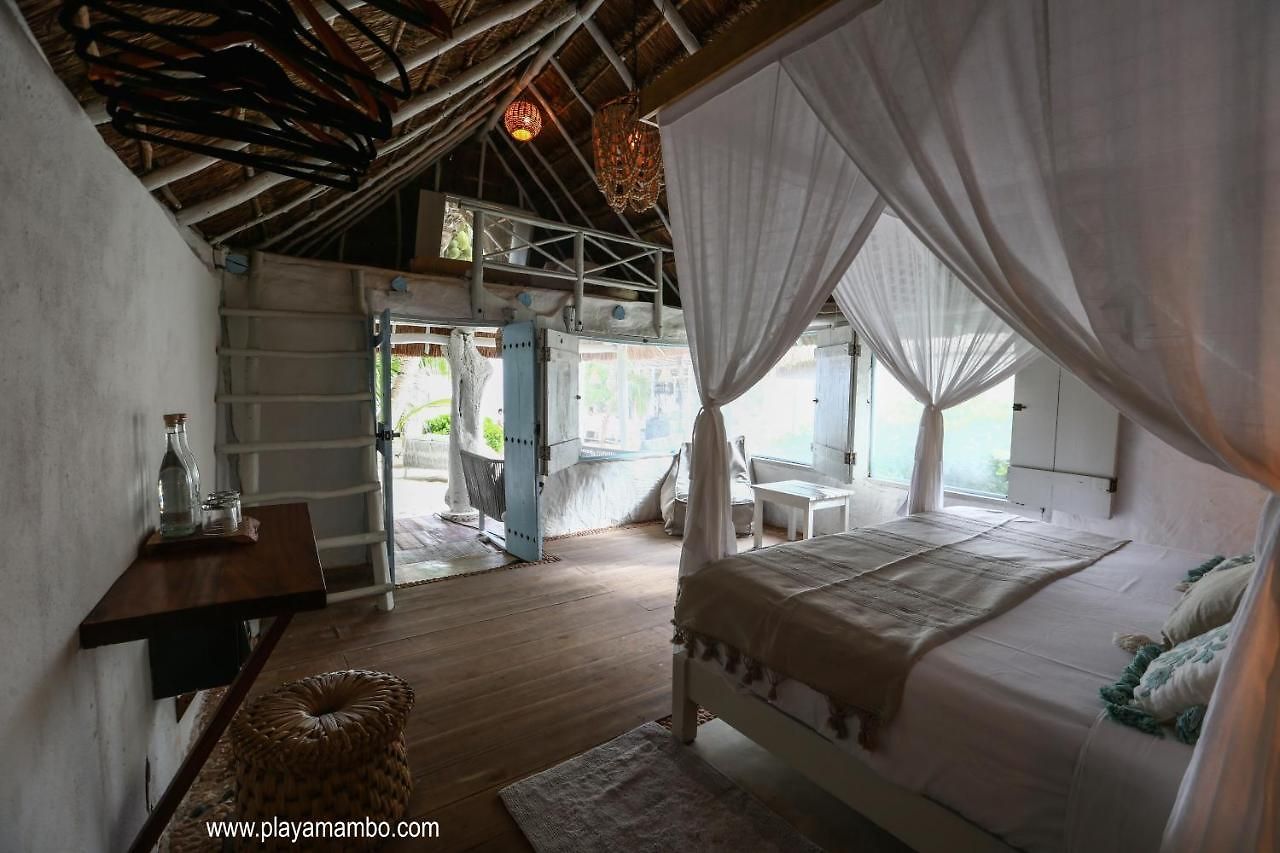 Hotel Playa Mambo Eco Cabanas 4*