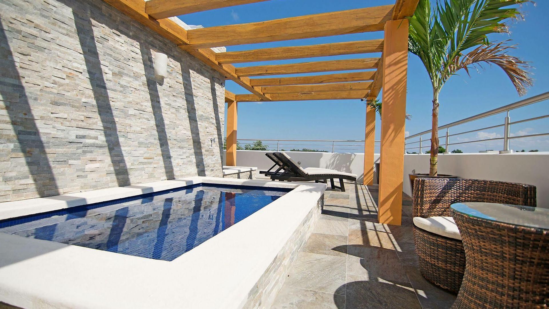 Azura Boutique Hotel 4*