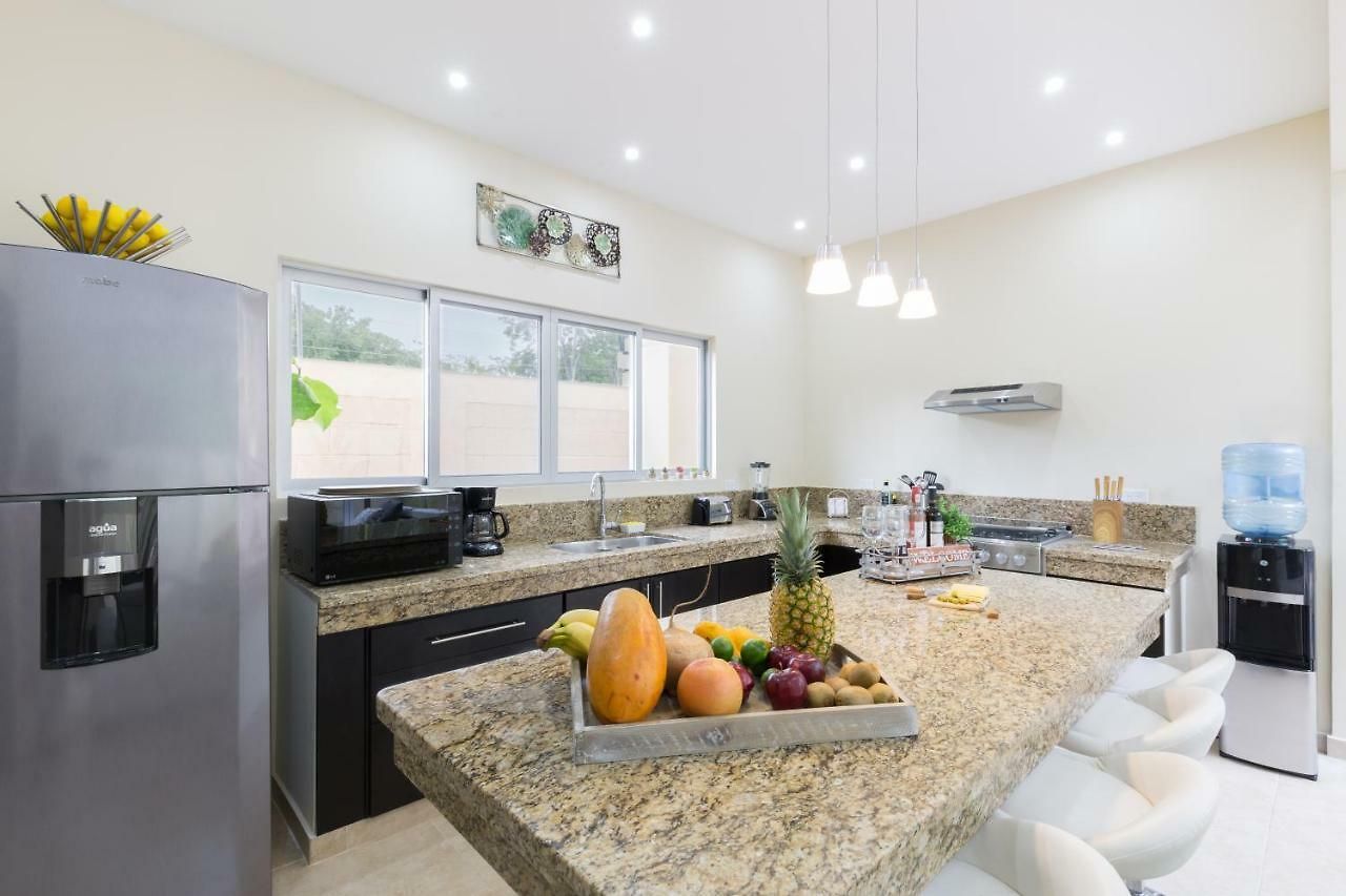 Holiday home Private Modern Villa-pool Beds-ac-internet-parking-grill