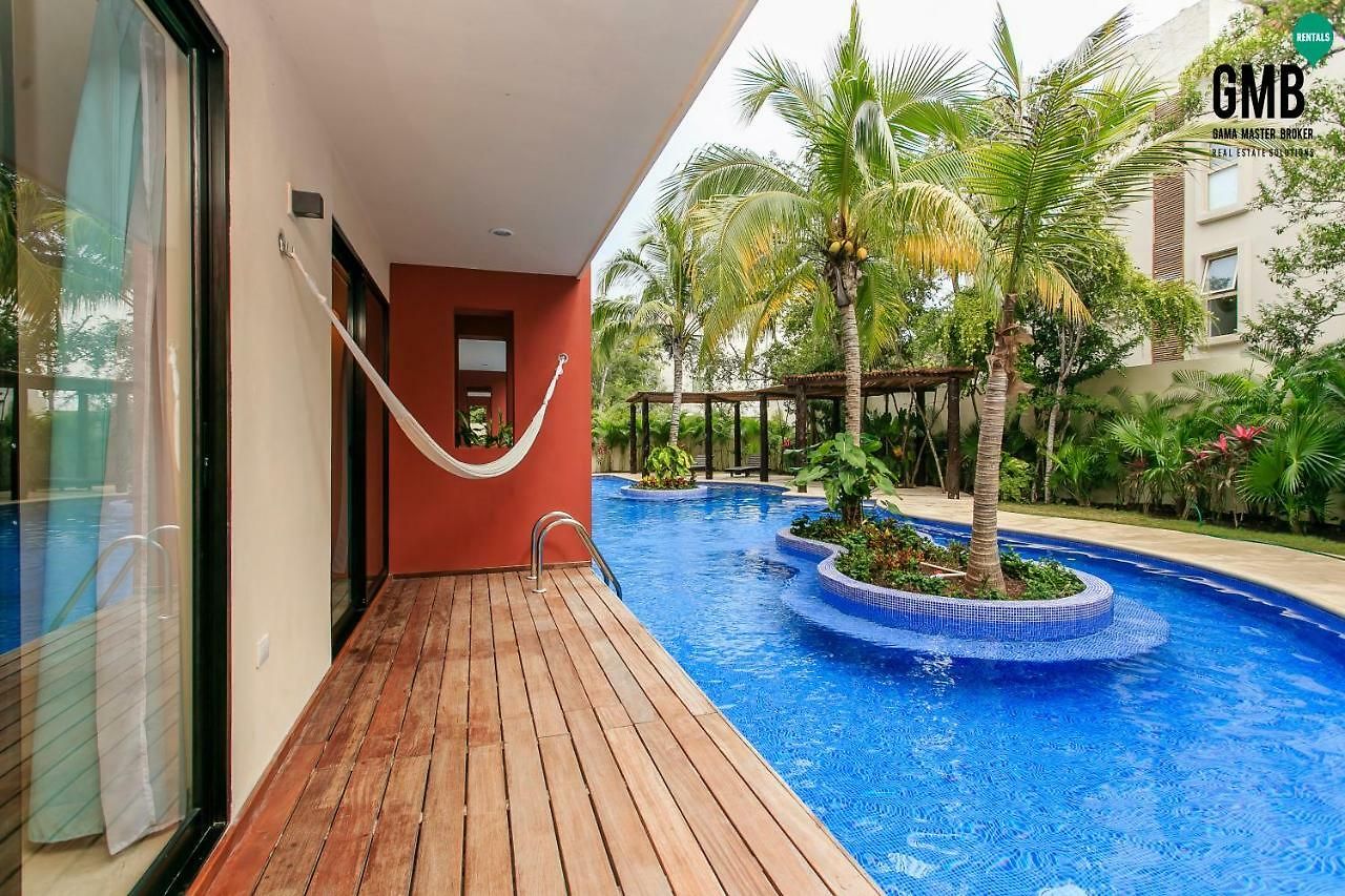 Swim Up- 2 Bdr & 2 Bike In