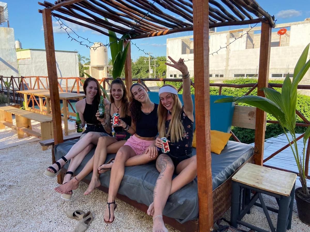Straw & Rooftop Bar *