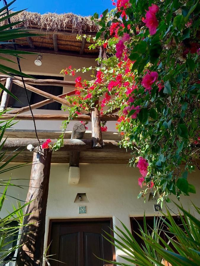 Lo Nuestro Petit Hotel 3*