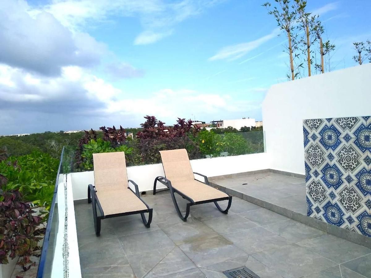 Private Roof W Plunge Pool, Brand New 2 Bedroom Penthouse For 6 Sleeps Holiday home *
