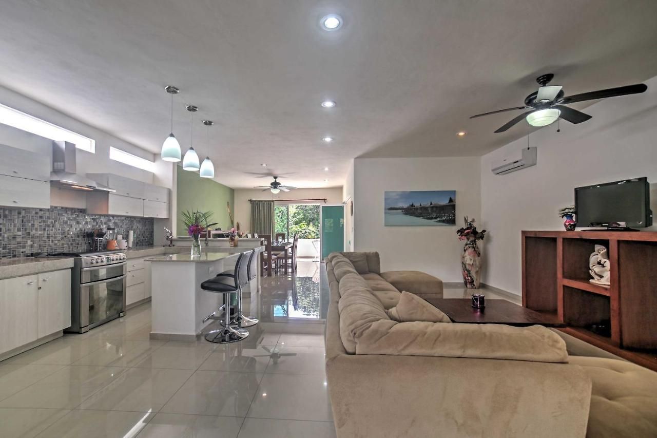 Villa Casa Esmeralda W/ Pool Access & Furnished Patio!