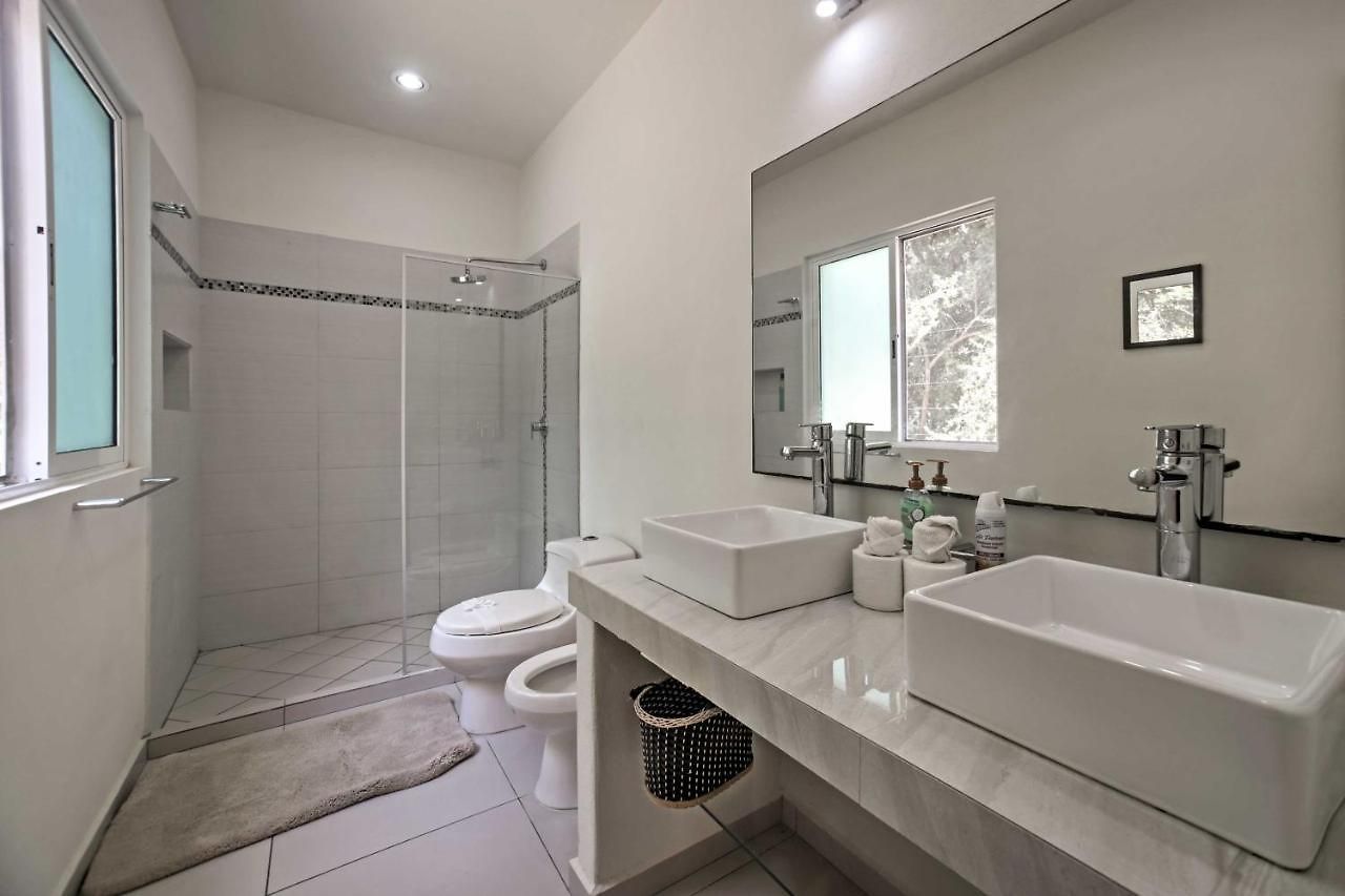 Villa Casa Esmeralda W/ Pool Access & Furnished Patio!