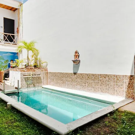 Oyo Jarro Cafe Hotel