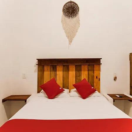 Oyo Jarro Cafe Hotel