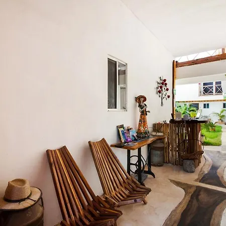 Oyo Jarro Cafe Hotel 2*