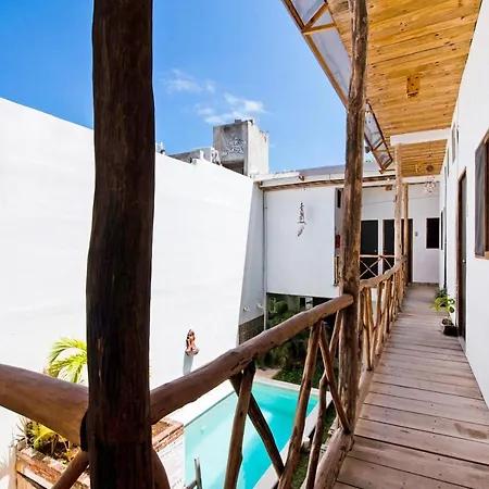 Oyo Jarro Cafe Hotel