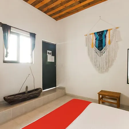 Hotel Oyo Jarro Cafe 2*