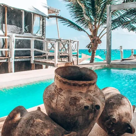 Lamar Front And Pool Tulum
