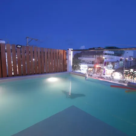 Straw & Rooftop Bar Hostel Tulum