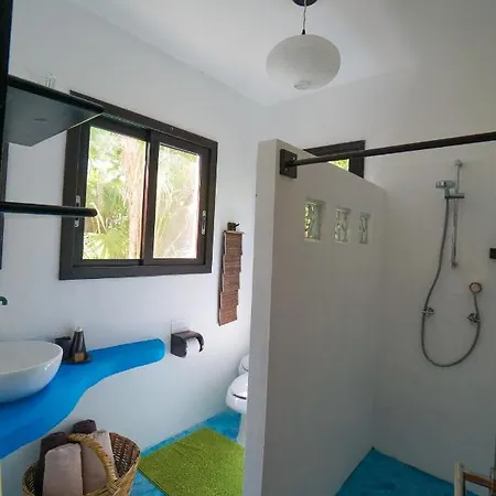 Playa Selva Lodge *