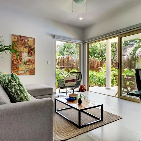 Apartment Poolside Bliss With Private Terrace And Jacuzzi *