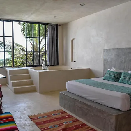 Hotel Lamar Front And Pool 3*