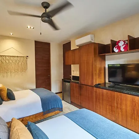 Don Quijote - Private Pool & Club Access