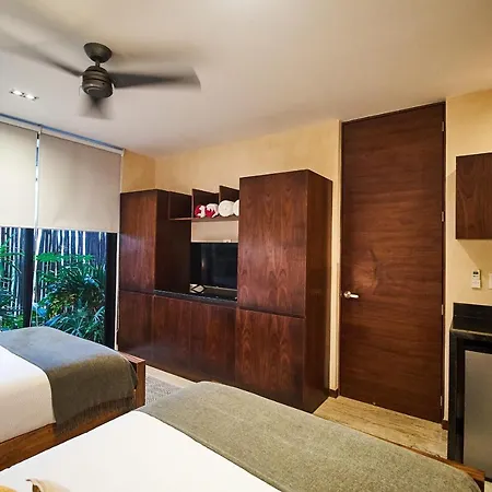 Don Quijote - Private Pool & Club Access *