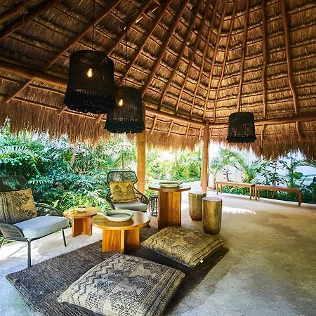 Don Quijote - Private Pool & Club Access