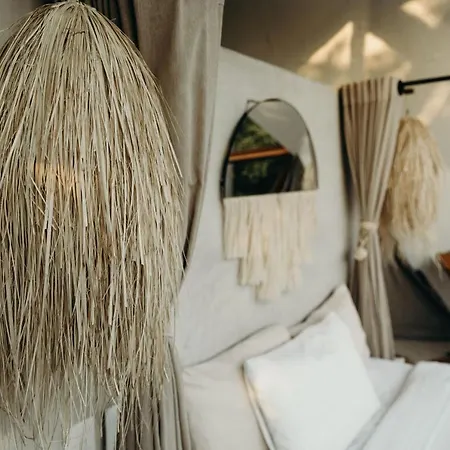 Mamasan Treehouses &