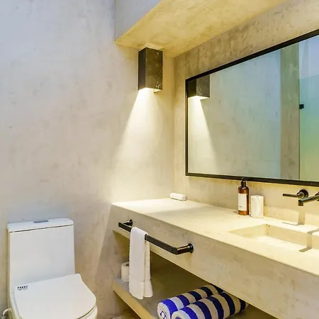 Gorgeous Flowy Space With Wrap-around Private Pool Apartment *