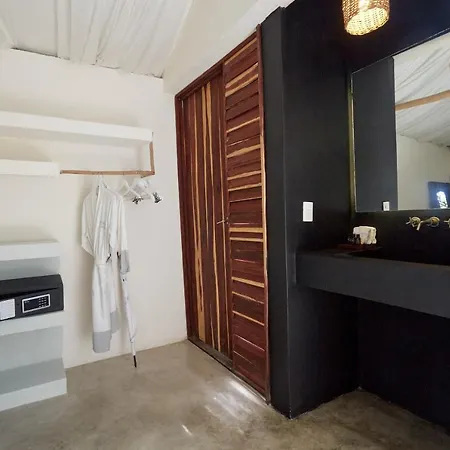 Roc Jungle Hotel