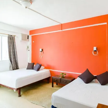 Weary Traveler Hostel *