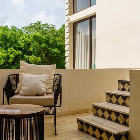 Apartment 205 Perfect Location 3 Bedrooms *