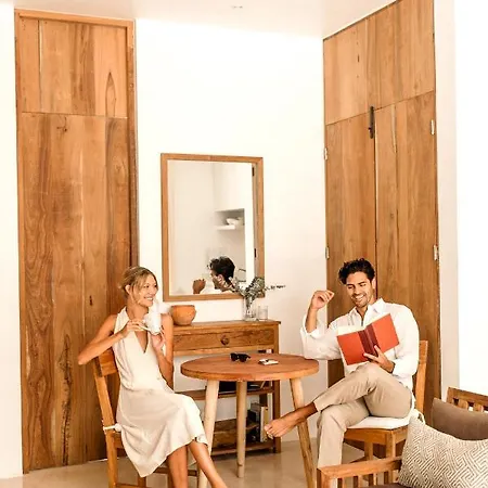 Aparthotel Ca'lalily *