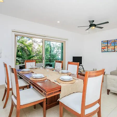 Perfectly Situated Between The Beach & Town By Stella Apartment *