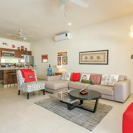 Perfectly Situated Between The Beach & Town By Stella Apartment *