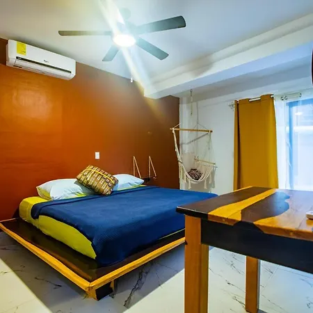 Howlita - Adult Only Hotel