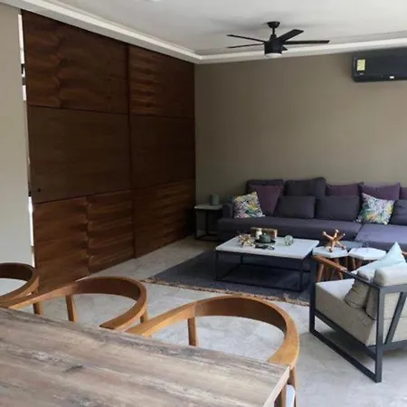 Guest house Private Bedroom With Pool And Close To Downtown And Beach